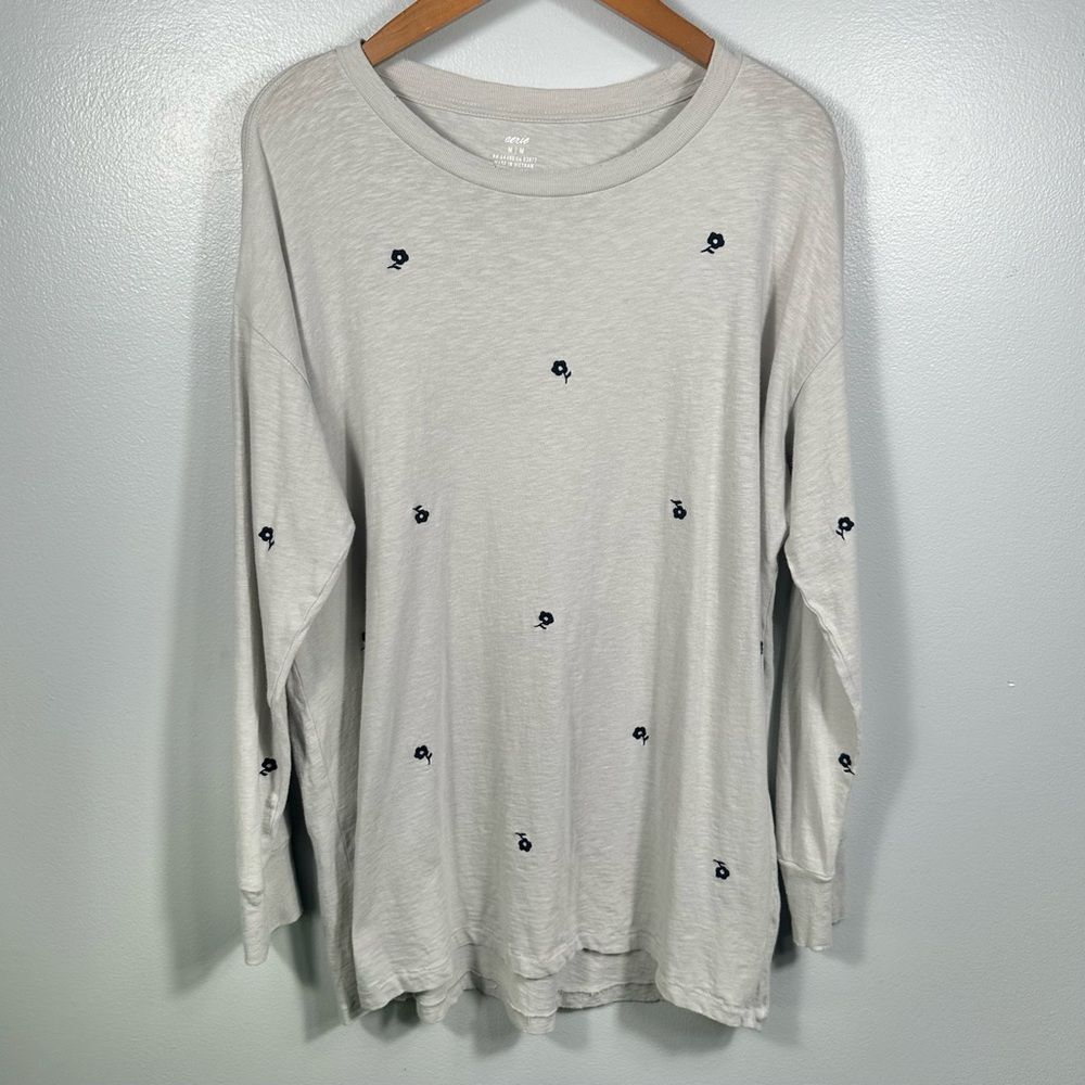 Aerie Light Grey Long Sleeve Distressed Floral Embroidered Shirt Size Medium